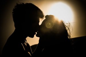 不倫相手との復縁は心理戦。既婚男性が別れた後抱く未練は武器になります