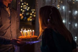 元彼の誕生日に連絡するべき?プレゼントは?復縁がうまくいく正しい過ごし方