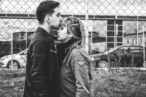 付き合ってないのにキスしたり嫉妬する男性心理の全て。脈なし&本気で好きな女に見せる行動