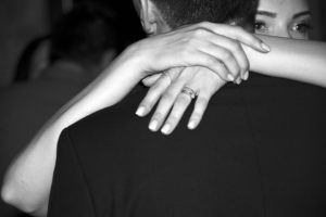 辛い恋ばかり追いかけてしまうのは自己肯定感が低いから!?抜け出し方や解決法