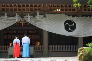 東京大神宮の復縁お守り&おみくじを徹底比較!口コミや体験談からケース別におすすめを紹介