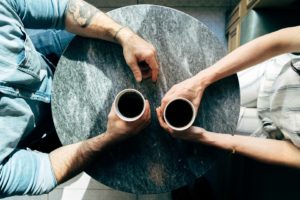 情で付き合う男性と復縁すると不安&苦しい…腐れ縁で離れられない恋愛心理の謎を解明!