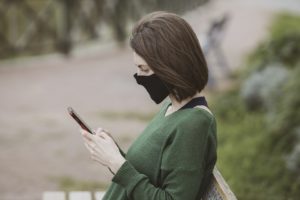 コロナの影響で恋人と会えない女性100人に調査!会わないでもラブラブでいる方法&withコロナの価値観が違う彼氏への対応法