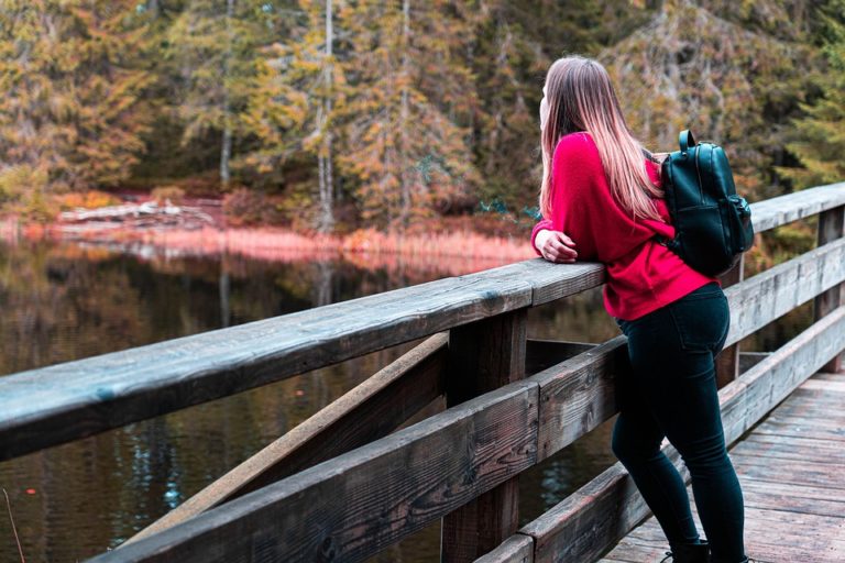 上司が好きな部下にとる態度・既婚者上司の脈ありサイン！上司が部下に恋をするきっかけと恋人になる方法 復縁占いカフェ