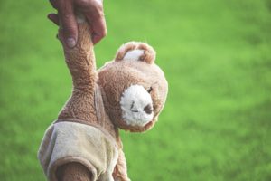 ぬいぐるみ男子の複雑な心理や特徴を解説!ぬいぐるみ好き男性への接し方やもっと仲良くなれるアプローチ法