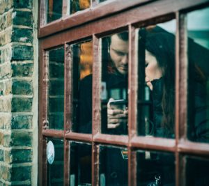 ヤリモク男の特徴は連絡頻度が多いこと!騙される女性が減らない理由と被害を防ぐ対策法・本命との見分け方