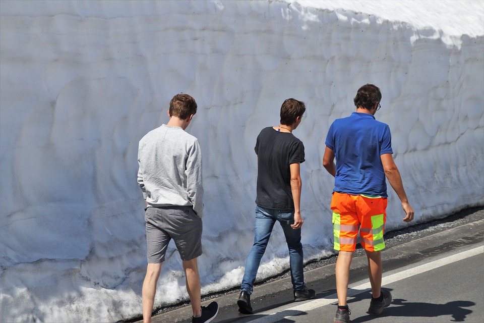 精神年齢が低い彼氏 旦那だと疲れる 幼稚な男性の特徴と扱い方 幼さを治す方法 別れるべきケースを紹介 復縁占いカフェ