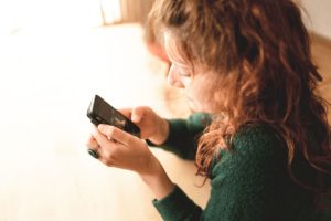 【ガチで当たる】今彼にLINEしていい?やめるべき?喜ばれる内容も無料で鑑定!【タロット占い】