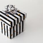 【無料タロット占い】付き合ってない好きな男性にどんなプレゼントをあげると喜ばれるか占います！重いと思われない渡し方のコツもご紹介